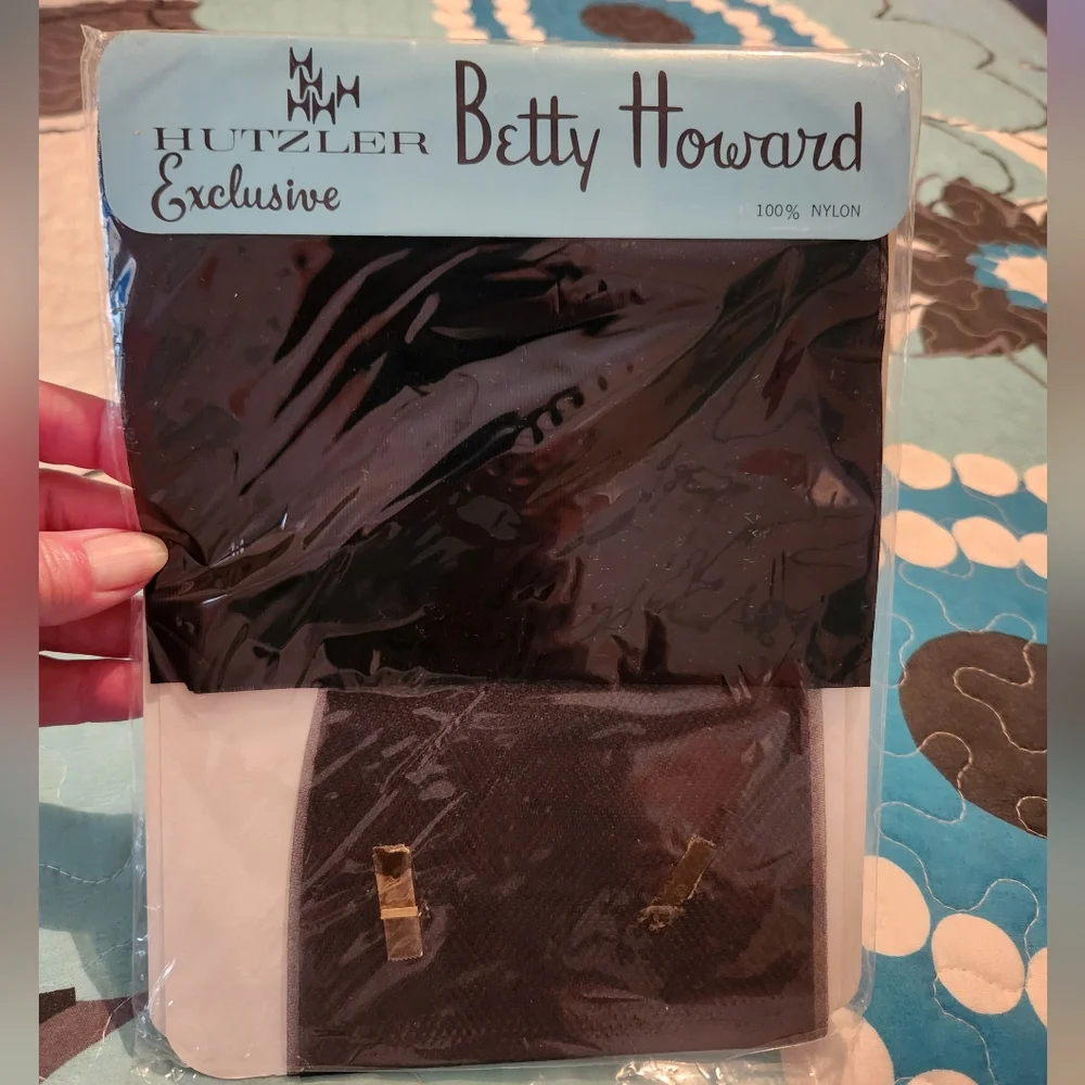New Betty Howard Seamless Mesh Stockings size 9.5